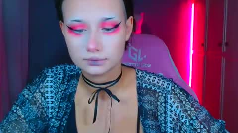 Snapshot of tommioo7 chatting on December 1, 3:55 am Galadriel online show from December 1, 3:55 am