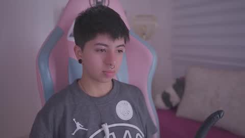 Snapshot of tommy_blue1 chatting on November 19, 12:38 pm Blue online show from November 19, 12:38 pm