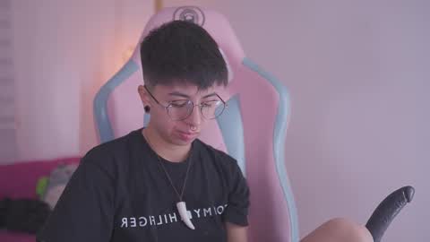 Snapshot of tommy_blue1 chatting on November 25, 1:22 pm Blue online show from November 25, 1:22 pm