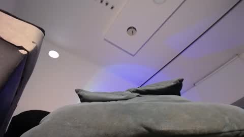 Snapshot of tommy_c0rtez chatting on January 18, 11:43 am Thomas online show from January 18, 11:43 am