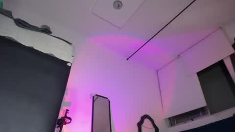 Snapshot of tommy_c0rtez chatting on January 23, 12:04 am Thomas online show from January 23, 12:04 am