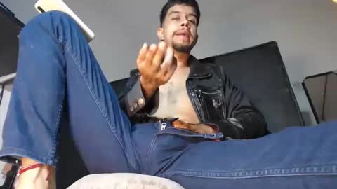 Snapshot of tommy_c0rtez chatting on February 10, 11:55 pm Thomas online show from February 10, 11:55 pm