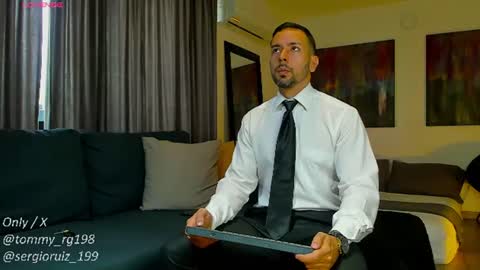tommy_raym0ndg online show from June 26, 1:37 pm