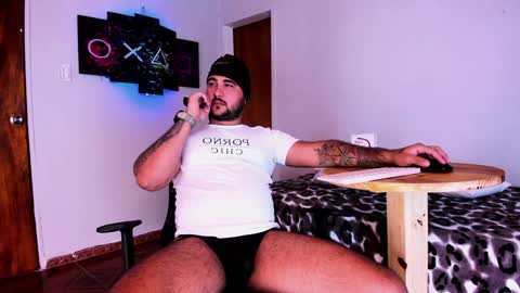 Snapshot of tommy_sccott chatting on December 4, 3:04 am tommy_sccott online show from December 4, 3:04 am