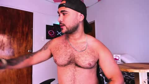 Snapshot of tommy_sccott chatting on December 12, 4:48 am tommy_sccott online show from December 12, 4:48 am