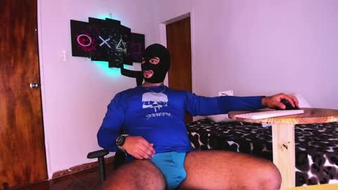 Snapshot of tommy_sccott chatting on December 14, 4:56 am tommy_sccott online show from December 14, 4:56 am