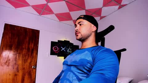 Snapshot of tommy_sccott chatting on January 24, 3:43 am tommy_sccott online show from January 24, 3:43 am