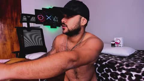 Snapshot of tommy_sccott chatting on February 14, 3:22 am tommy_sccott online show from February 14, 3:22 am