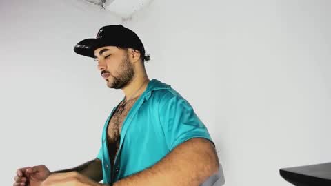 Snapshot of tommy_sccott chatting on November 6, 10:21 pm tommy_sccott online show from November 6, 10:21 pm