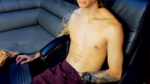 Snapshot of tommy_slater chatting on January 7, 7:49 pm Tommy Slater online show from January 7, 7:49 pm