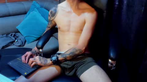 Snapshot of tommy_slater chatting on January 29, 5:56 pm Tommy Slater online show from January 29, 5:56 pm