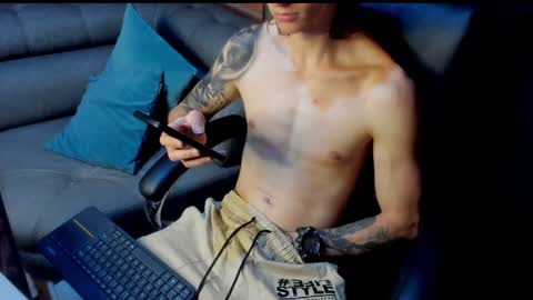 Snapshot of tommy_slater chatting on February 5, 12:49 pm Tommy Slater online show from February 5, 12:49 pm