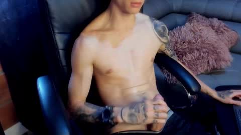 Snapshot of tommy_slater chatting on February 10, 5:30 pm Tommy Slater online show from February 10, 5:30 pm