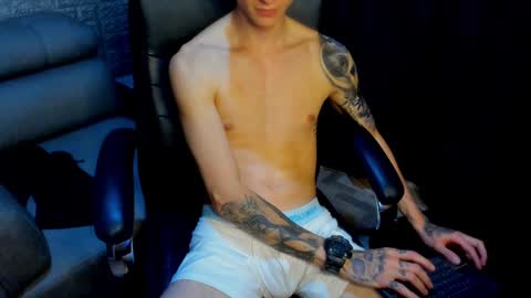 Snapshot of tommy_slater chatting on February 24, 11:41 pm Tommy Slater online show from February 24, 11:41 pm