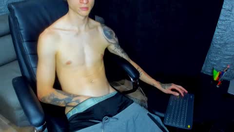 Snapshot of tommy_slater chatting on March 4, 12:50 am Tommy Slater online show from March 4, 12:50 am