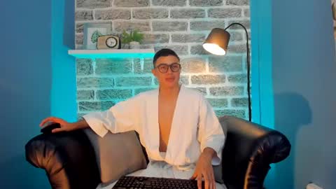 Snapshot of tommy_wild1 chatting on July 20, 3:10 am TOMMY WILD online show from July 20, 3:10 am