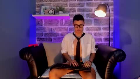 Snapshot of tommy_wild1 chatting on July 22, 3:42 am TOMMY WILD online show from July 22, 3:42 am