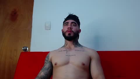 Snapshot of tommyblessd1 chatting on January 29, 7:04 am Steven online show from January 29, 7:04 am