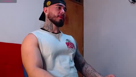 Snapshot of tommyblessd1 chatting on December 4, 5:39 am Steven online show from December 4, 5:39 am