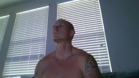 tommygunsfit online show from August 7, 12:12 am