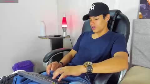 Snapshot of tommyhot7 chatting on June 4, 7:42 pm tommyhot7 online show from June 4, 7:42 pm