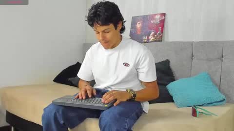 Snapshot of tommyhot7 chatting on June 11, 9:02 pm tommyhot7 online show from June 11, 9:02 pm
