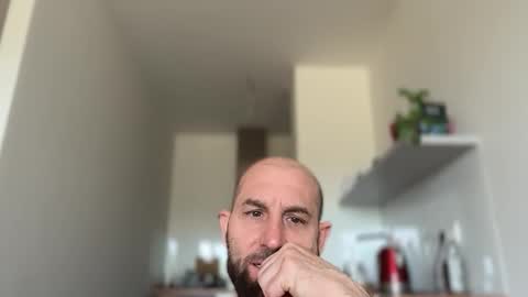 Snapshot of tommyx01 chatting on May 6, 7:35 am Thomas Fit online show from May 6, 7:35 am
