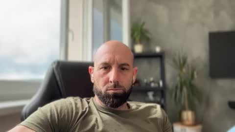 Snapshot of tommyx01 chatting on June 11, 7:17 am Thomas Fit online show from June 11, 7:17 am