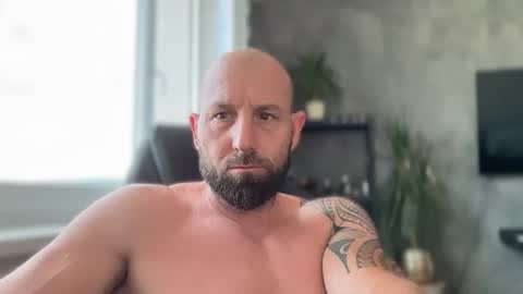 Snapshot of tommyx01 chatting on June 22, 6:10 am Thomas Fit online show from June 22, 6:10 am