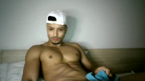 Snapshot of tomtresor chatting on June 24, 5:17 am tomtresor online show from June 24, 5:17 am