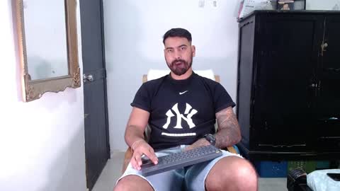 Snapshot of tomy_johnson2 chatting on January 26, 9:29 pm Tomas jhonson online show from January 26, 9:29 pm