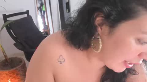 Snapshot of ton_amourrx chatting on December 18, 10:57 pm lady blue online show from December 18, 10:57 pm