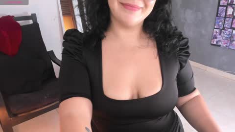 Snapshot of ton_amourrx chatting on January 6, 11:31 pm lady blue online show from January 6, 11:31 pm