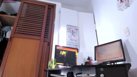 Snapshot of ton_amourrx chatting on January 16, 1:16 am lady blue online show from January 16, 1:16 am