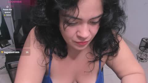 Snapshot of ton_amourrx chatting on November 5, 10:48 am lady blue online show from November 5, 10:48 am