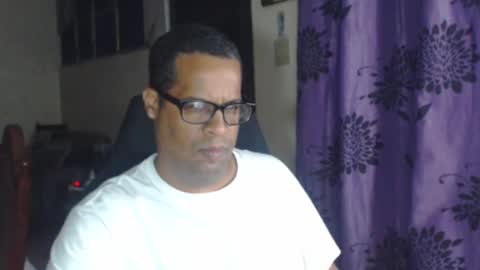 Snapshot of toni2814 chatting on March 8, 2:55 am Antonio online show from March 8, 2:55 am