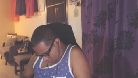 Snapshot of toni2814 chatting on October 8, 2:20 am Antonio online show from October 8, 2:20 am