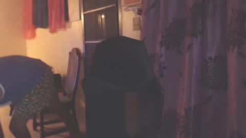 Snapshot of toni2814 chatting on October 13, 2:33 am Antonio online show from October 13, 2:33 am
