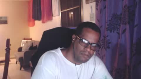 Snapshot of toni2814 chatting on October 20, 2:01 am Antonio online show from October 20, 2:01 am