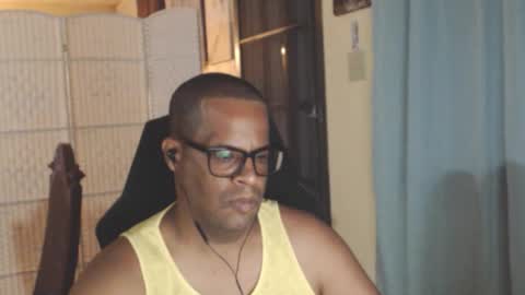 Snapshot of toni2814 chatting on May 9, 2:39 am Antonio online show from May 9, 2:39 am