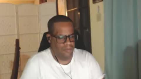 Snapshot of toni2814 chatting on May 13, 2:42 am Antonio online show from May 13, 2:42 am