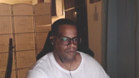 Snapshot of toni2814 chatting on June 25, 2:22 am Antonio online show from June 25, 2:22 am
