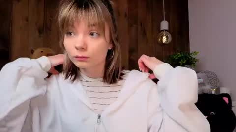 Melissa online show from June 16, 8:22 pm