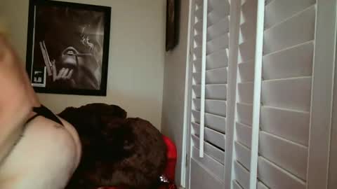 Snapshot of tonitones chatting on February 9, 5:50 am Honeys Snow Bunny online show from February 9, 5:50 am