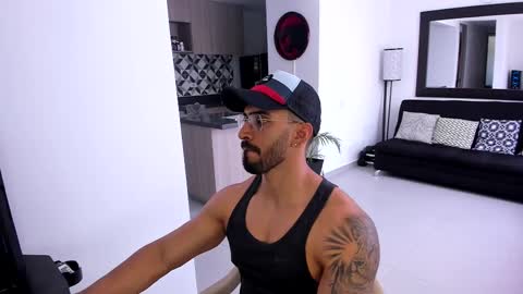 tony muscle1 online show from March 9, 5:17 pm