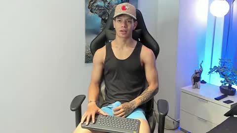 tony_petrov online show from November 14, 2:49 pm