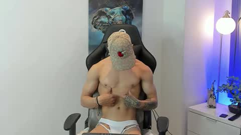 tony_petrov online show from November 28, 1:47 pm