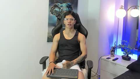 tony_petrov online show from December 1, 12:21 pm