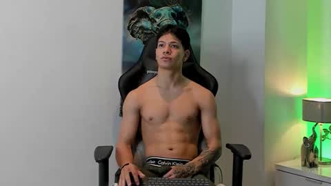 tony_petrov online show from January 11, 2:49 am