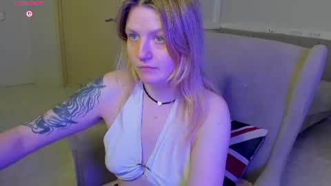 Snapshot of tonyameow chatting on July 8, 1:32 am Tonya online show from July 8, 1:32 am